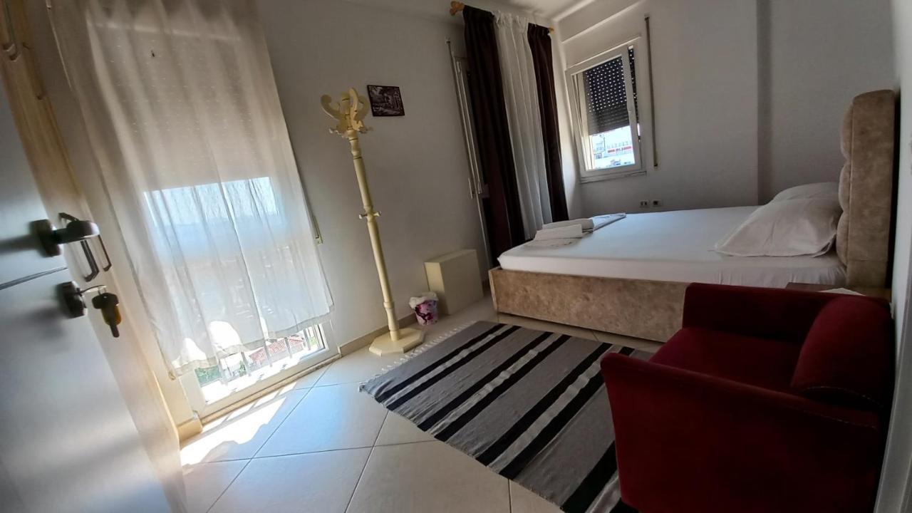 Guesthouse Bela Tirana Buitenkant foto