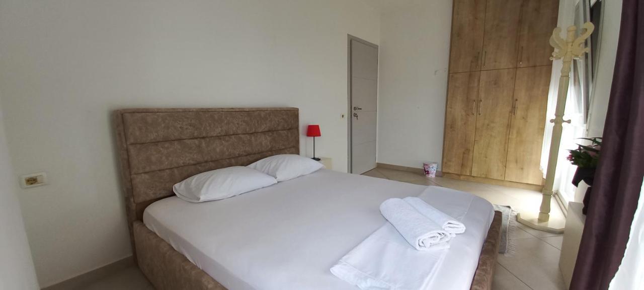 Guesthouse Bela Tirana Buitenkant foto